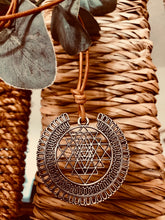 Carica l&#39;immagine nel visualizzatore di Gallery, Amulette de protection Le Sri Yantra. Alpha Sigma WITH LOVE Xtraordinary Shop Géométrie Sacrée &amp; Eléments Boutique ésotérique au concept unique avec des mantras &amp; des rituels pour le bien-être et l&#39;auto-soin. Tous les produits sont purifiés et préparés sur le plan énergétique par Amélie Aura. Un univers de merveilles avec cette marque dédiée aux âmes en fleurs. Suivez nous sur les réseaux sociaux @lesamesenfleurs Consultez notre site internet www.alphasigmawithlove.com
